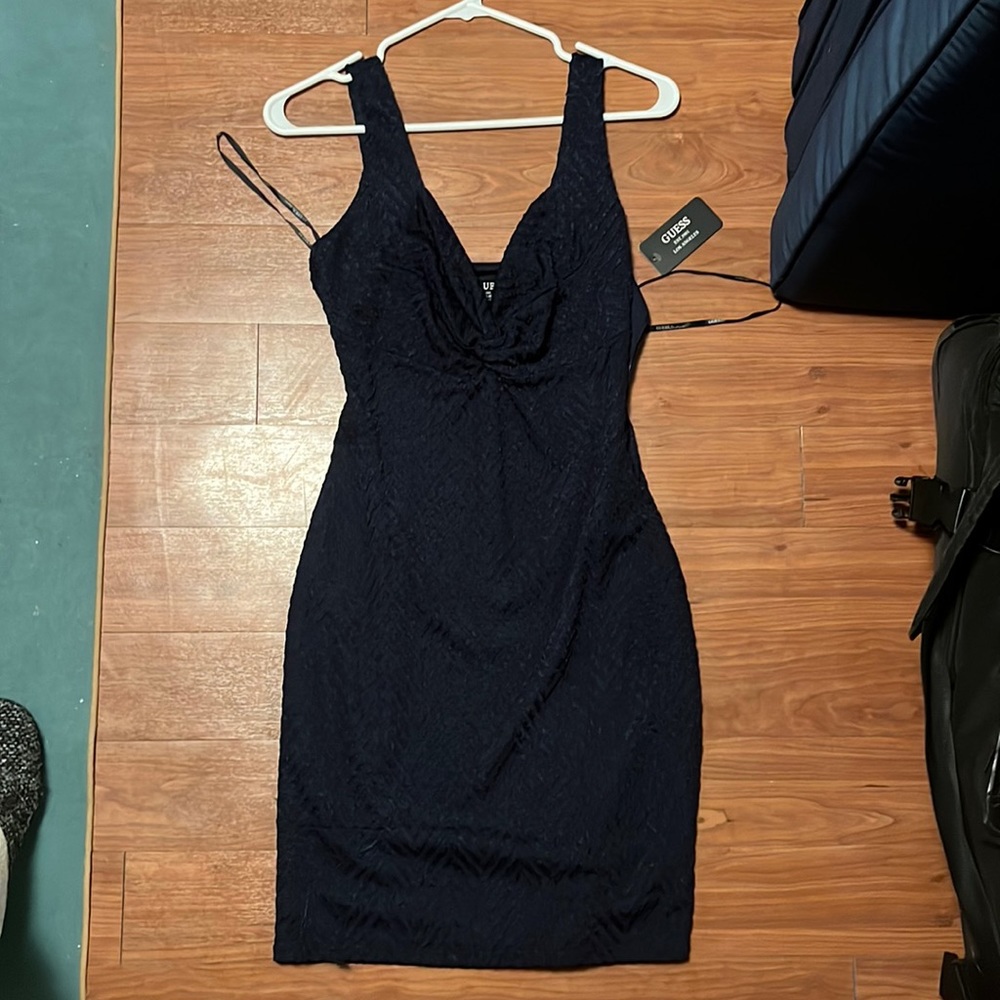 V neck dress Guess size 4